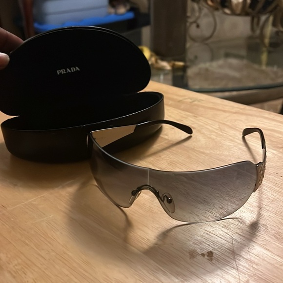 PRADA Sunglasses Black Metal Women Triangle Logo Aviator SPR 601 1BC-3M1 115 3N - Picture 8 of 12